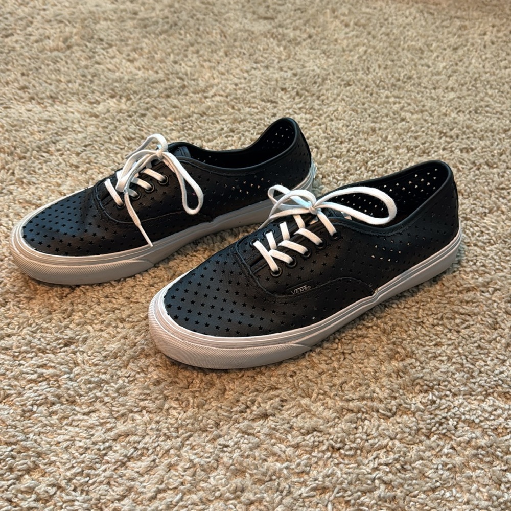 Women’s 7.5 vans with star cut out print